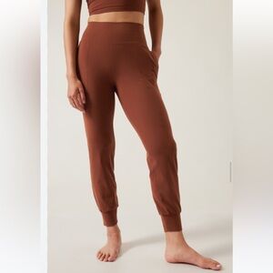 Athleta Salutation Jogger medium burnt orange